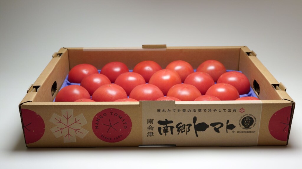 箱詰めされて出荷される南会津産のブランドトマト「南郷トマト」